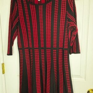 Elegant Red and Black Patterned Dress